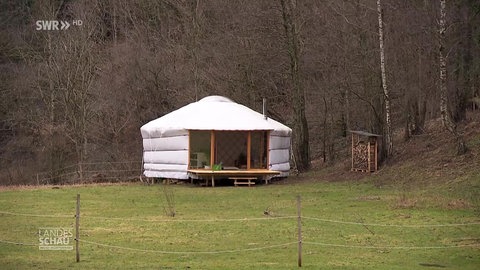 Eine Jurte im Grünen