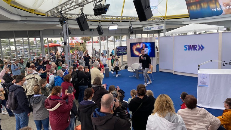 Julian David begeistert mit Pop-Schlager die Fans 
