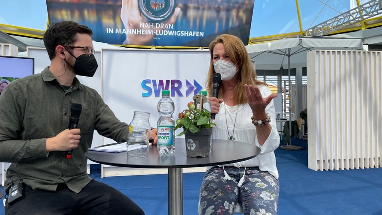 Heike Boomgarden im Gläsernen Studio auf dem Maimarkt 2022.