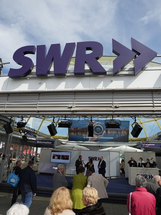 Das Gläserne Studio des SWR auf dem Mannheimer Maimarktgelände.