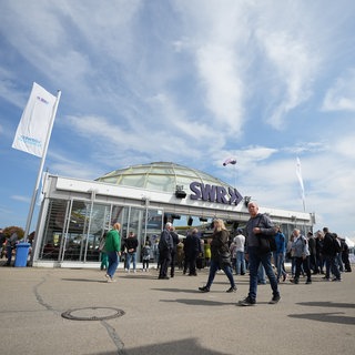 Der SWR auf dem Mannheimer Maimarkt: Jeden Tag gibt es abwechslungsreiches Programm auf der Bühne im Gläsernen Studio.