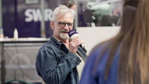 SWR-Sportreporter Stefan Kersthold auf der SWR-Bühne auf dem Mannheimer Maimarkt