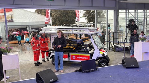 Sanitätsmobil auf dem Maimarkt