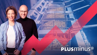 Anna Planken und David Ahlf mit mehreren Fritteusen mit Pommes. Darum geht es in der Folge: Wer klaut altes Frittenfett und wieso? Plusminus ist einem vielleicht perfekten Verbrechen auf der Spur: Millionenschaden – Aufklärung schwierig.
