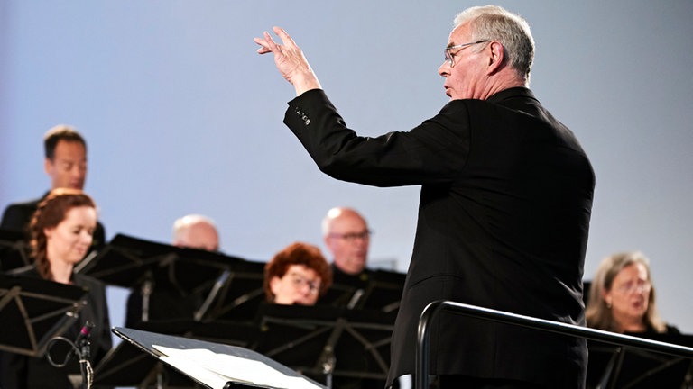 Marcus Creed dirigiert das SWR Vokalensemble