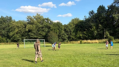 Fußballspielen im Sommercamp 2026 des Familienverbands LV Sachsen-Anhalt e.V.