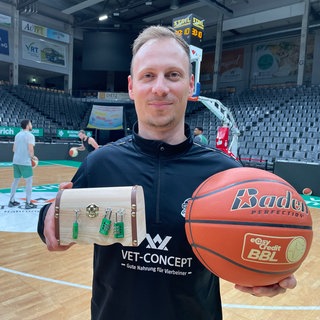 Mit einem kleinen Trick will Trainer Jacques Schneider Triers Bundesliga Basketballer zu Siegen führen.