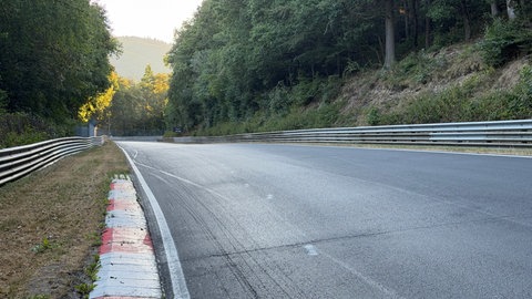 Die Unfallstelle von Niki Lauda auf der Nordschleife kurz vor dem Abschnitt "Bergwerk" des Nürburgrings 50 Jahre später.