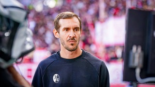 Das Gejammer über die Belstung in den anstrengenden Europapokal-Wochen des SC Freiburg will Julian Schuster nicht hören.
