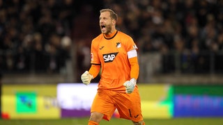Oliver Baumann jubelt beim Sieg gegen den FC St. Pauli