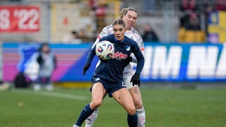 Spielszene aus der Frauen-Bundesliga zwischen Hoffenheim und Bayern München