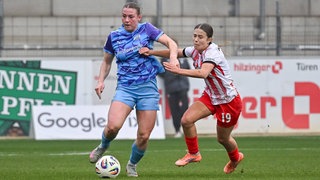 Ramona Maier (SGS Essen) und Nia Szenk (SC Freiburg) im Duell.