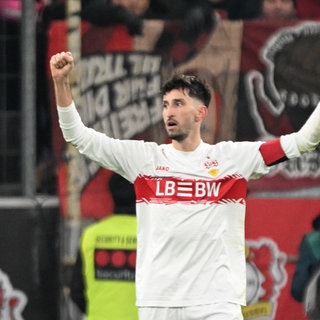 Atakan Karazor (VfB Stuttgart) jubelt über das Tor zum 0:3.