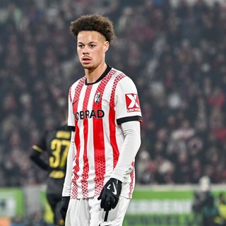 Derry Scherhant vom SC Freiburg im Spiel gegen den 1. FC Köln.