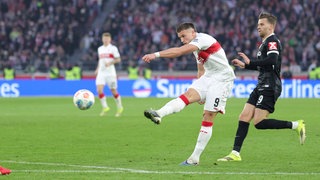 Ermedin Demirovic vom VfB Stuttgart trifft gegen seinen Ex-Klub Freiburg. 