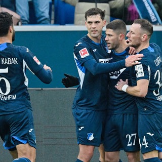 Andrej Kramarić (2.v.re.) bejubelt einen Treffer für die TSG Hoffenheim