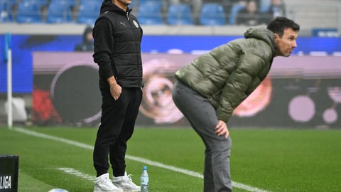 Der Kieler Trainer Marcel Rapp (l) und der Karlsruher Trainer Christian Eichner.