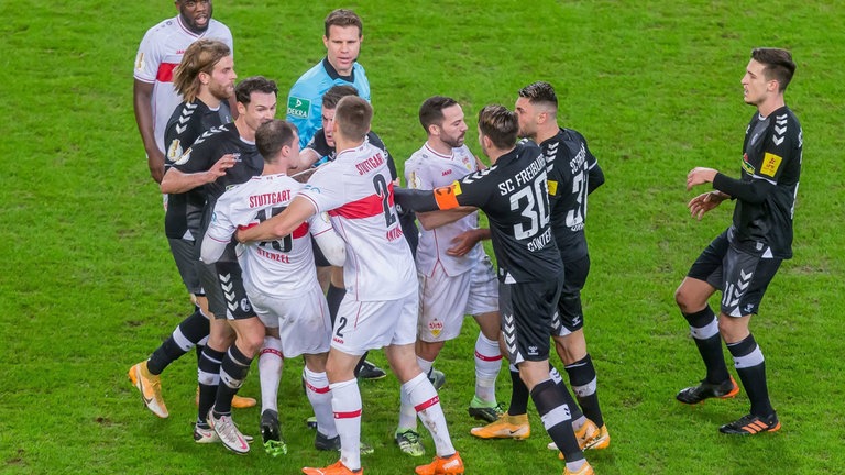 Hitziges Duell im DFB-Pokal 2020
