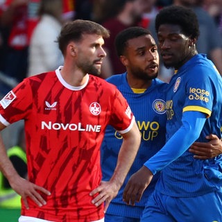 Simon Asta (1. FC Kaiserslautern) enttäuscht nach dem 2:0 für Braunschweig