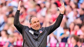 Frank Schmidt will den 1. FC Heidenheim doch noch zum unverhofften Klassenerhalt führen.