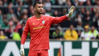 Der SC Freiburg hat einen neuen Torhüter verpflichtet. Mio Backhaus kommt von Werder Bremen. 