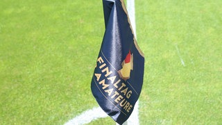 Eckfahne mit dem Logo zum Finaltag der Amateure