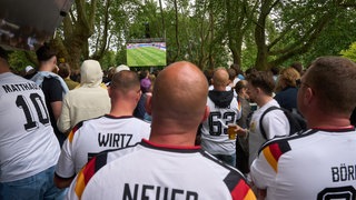 Der Jubel beim Public Viewing am Deutschen Eck in Koblenz war nach dem 7:1-Sieg der DFB-elf gegen Curaçao groß.