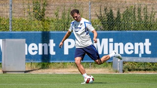 Fisnik Asllani (Hoffenheim, 11) am Ball