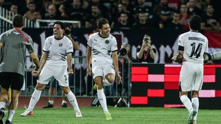 OFI-Kreta-Spieler feiern einen Treffer im Europa-League-Playoff-Spiel gegen ZSKA Sofia.