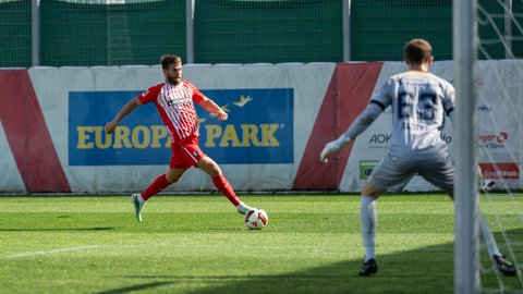 Lucas Höler vom SC Freiburg trifft gegen den FC Luzern doppelt. 