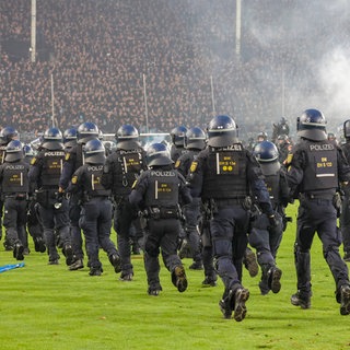 Polizeieinsatz beim DFB-Pokalspiel SV Waldhof gegen Kaiserslautern