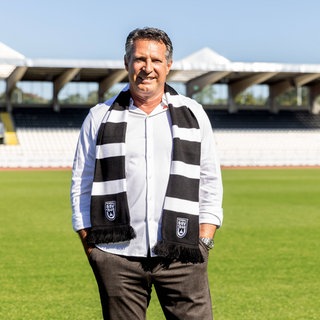 Der neue Trainer des SSV Ulm 1846 Fußball, Alois Schwartz, im Donaustadion.