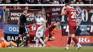 Szene aus dem Spiel zwischen der SG Sonnenhof Großaspach und dem SV Waldhof Mannheim