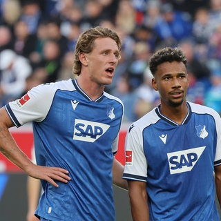Wouter Burger und Bambase Conté (TSG Hoffenheim) enttäuscht nach der Niederlage gegen den HSV