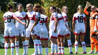 Die VfB Stuttgart Frauen beim Einlaufen