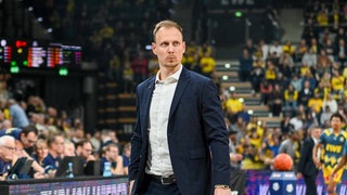Gladiators-Coach Jacques Schneider wirkt nicht zufriden mit der Leistung seiner Mannschaft.