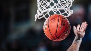 Nach zuletzt vier Niederlagen im Eurocup hat ratiopharm Ulm einen deutlichen Sieg eingefahren und auswärts bei Panionios Athen gewonnen.