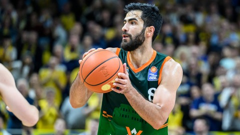 Der Trierer Basketballer Behnam Yakhchali ist aus Protest gegen das iranische Regime aus der Nationalmannschaft seines Landes zurückgetreten.