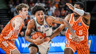 Der Pokalsieger schlägt den Vizemeister - Bamberg (mit Demarcus Demonia) gewinnt gegen Ulm (mit Tobias Jensen und Justin Simon).