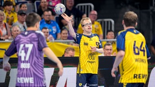Johannes Hämmerle wirft den Ball
