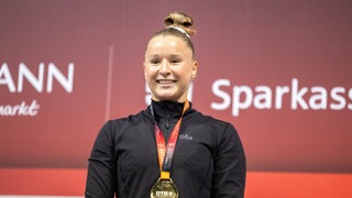 Silja Stöhr mit der Goldmedaille bei den Finals in Hannover