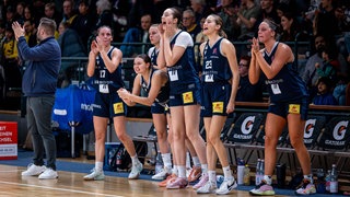 Das Team der Eisvögel USC Freiburg am 29.11.2025 beim Spiel gegen Alba Berlin