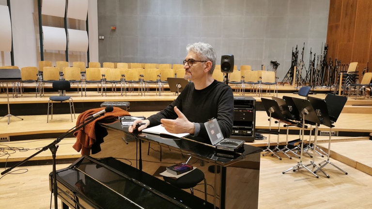 Aufnahme von Klangbeispielen beim SWR Vokalensemble in Stuttgart für "Feu sur moi" von Franck Bedrossian.