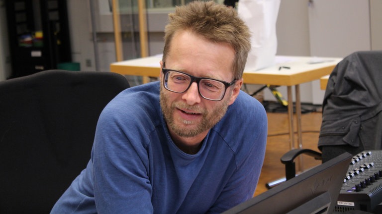 Johannes Maria Staud arbeitet im SWR Experimentalstudio an seiner neuen Oper