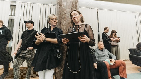Sängerinnen des SWR Vokalensembles bei der Aufführung von Claudia Scroccaros "On the Edge" beim Warschauer Herbst.