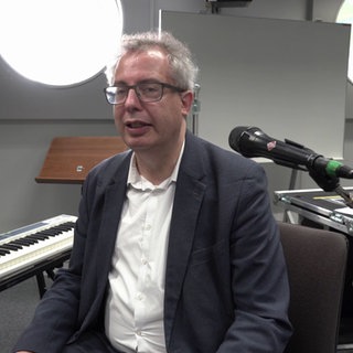 Der Komponist Dániel Péter Biró im SWR Experimentalstudio.