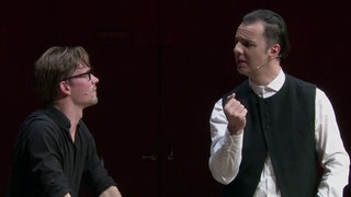 Dirigierstudent Valentin Egel (l.) mit Teodor Currentzis