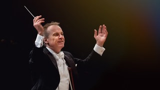 Jonathan Nott dirigiert das SWR Symphonieorchester