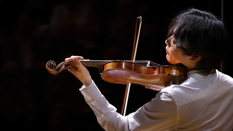 Inmo Yang spielt Violine