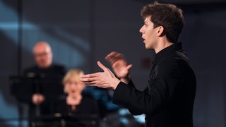 Yuval Weinberg dirigiert